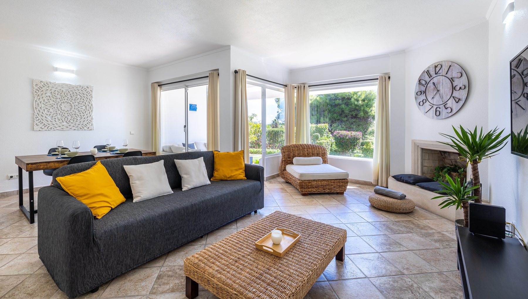 Living room with terrace doors